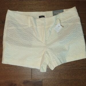 NWT Ann Taylor  Cream Shorts